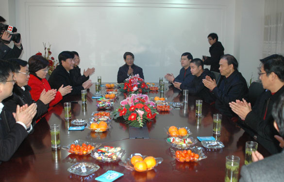 溧阳市委书记韩立明、市长盛建良一行来人生就是博集团走访慰问