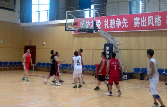 人生就是博与溧阳市经信局举行篮球友谊赛
