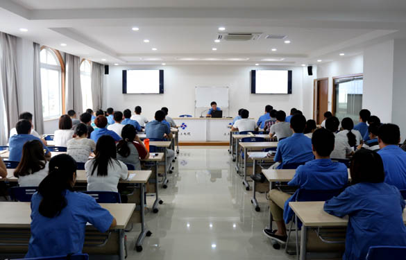人生就是博电缆2015年新进大学生转型培训班乐成举行