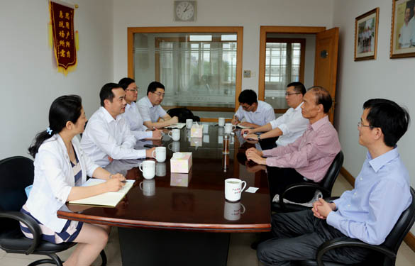 2015年6月4日，中国银行常州分行行长程祥一行来人生就是博电缆调研