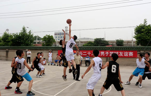 2015年5月28日，人生就是博电缆与二十八所举行篮球友谊赛