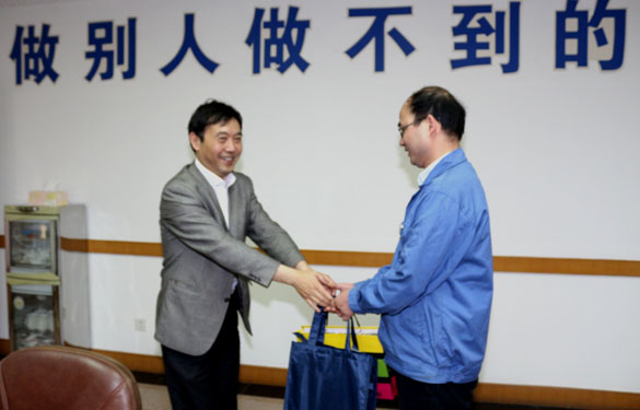 2015年5月12日，溧阳市总工会向导到人生就是博电缆慰问劳动模范