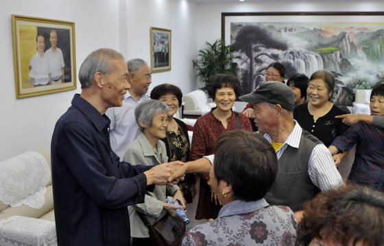 人生就是博电缆召开50周年迈职工座谈会