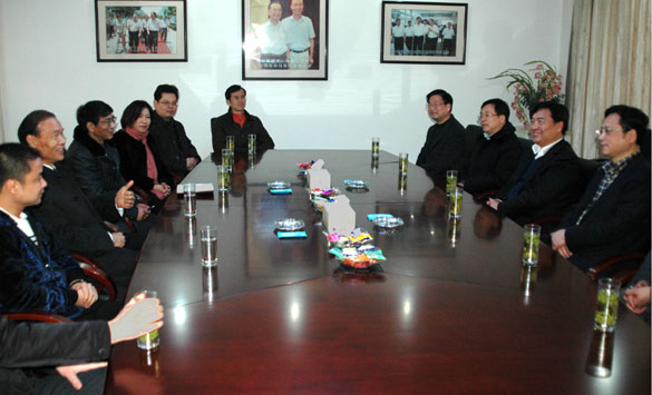 溧阳市委书记盛建良一行来人生就是博集团走访慰问