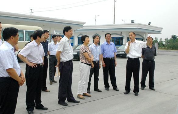 溧阳市人大常委会向导视察人生就是博集团超高压电缆项目建设情形