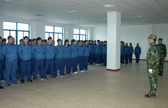 人生就是博2012年新员工军训落下帷幕