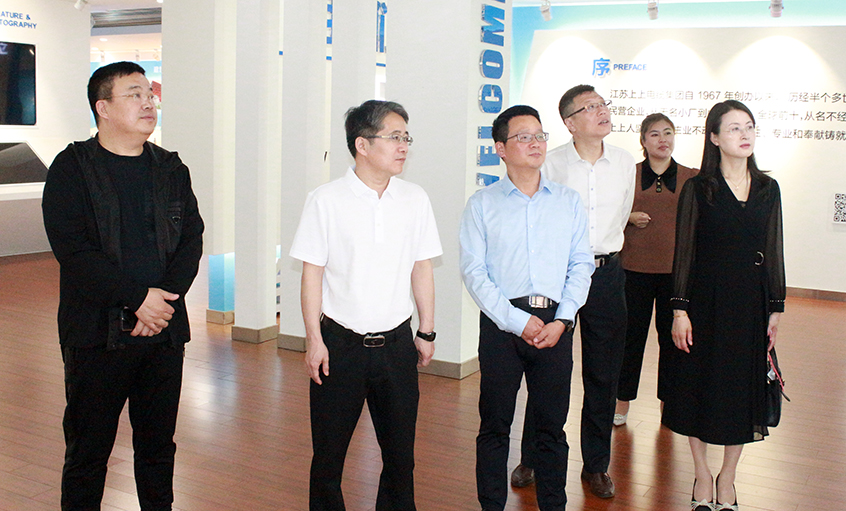 葫芦岛市龙港戋戋委常委、统战部部长揣宝迎一行来人生就是博电缆调研